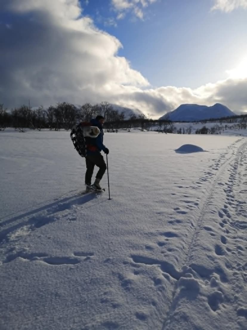 SNOWSHOING TOUR TO THE MAGICAL CHARMING CABIN